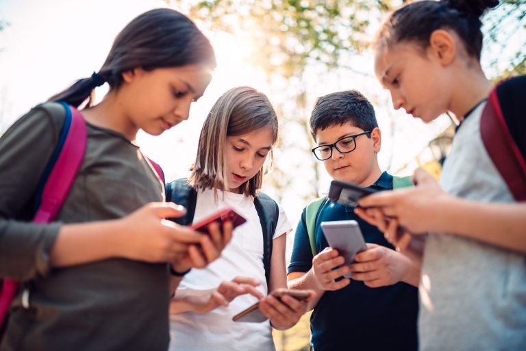 Audiência discute impacto de redes sociais na saúde mental de crianças e adolescentes audiencia-discute-impacto-de-redes-sociais-na-saude-mental-de-criancas-e-adolescentes