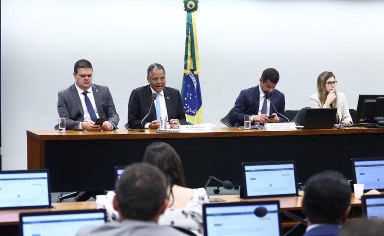 Comissão aprova novas regras de contratação e aposentadoria para agentes de saúde e de endemias comissao-aprova-novas-regras-de-contratacao-e-aposentadoria-para-agentes-de-saude-e-de-endemias