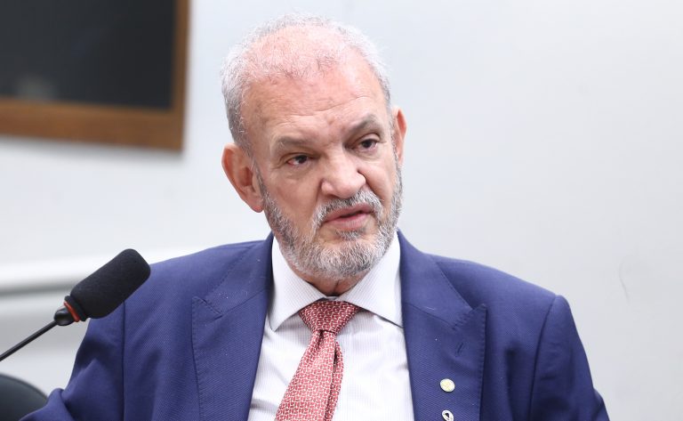 Comissão aprova visitação de criança e adolescente órfãos a idoso em asilo comissao-aprova-visitacao-de-crianca-e-adolescente-orfaos-a-idoso-em-asilo