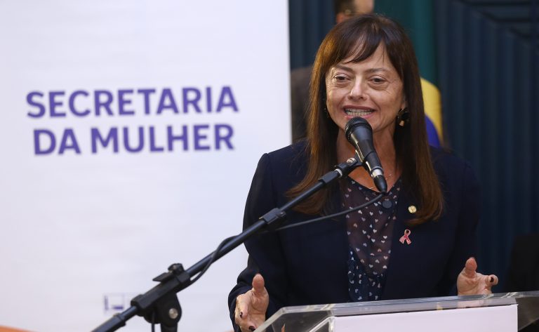 Deputadas destacam importância de diagnóstico precoce do câncer de mama deputadas-destacam-importancia-de-diagnostico-precoce-do-cancer-de-mama