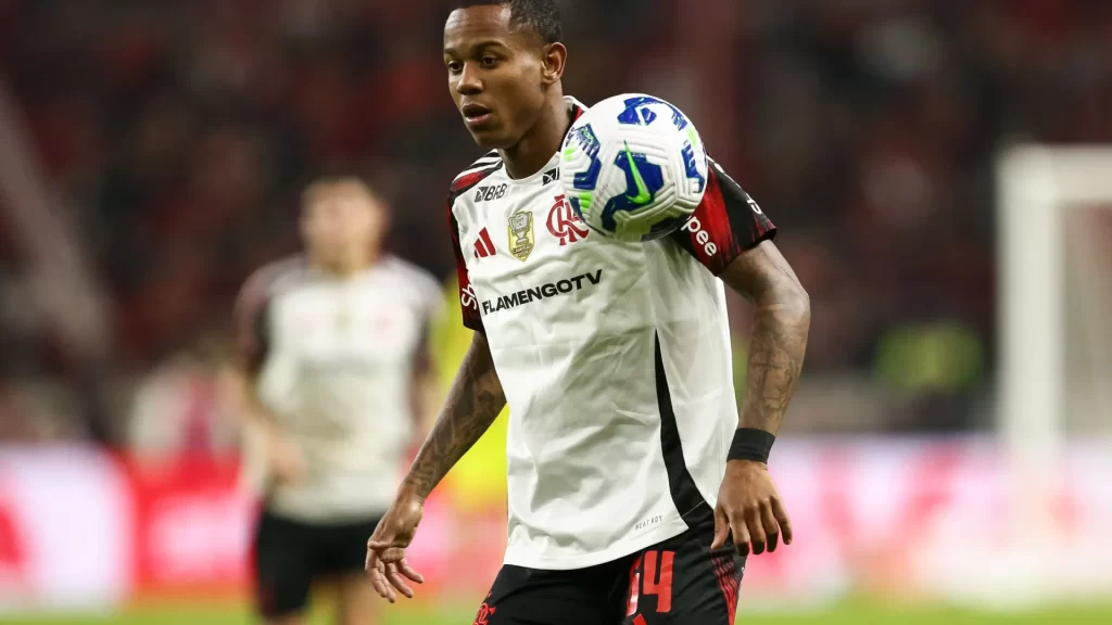 flamengo-decide-multar-wallace-yan-por-expulsao-contra-o-bahia