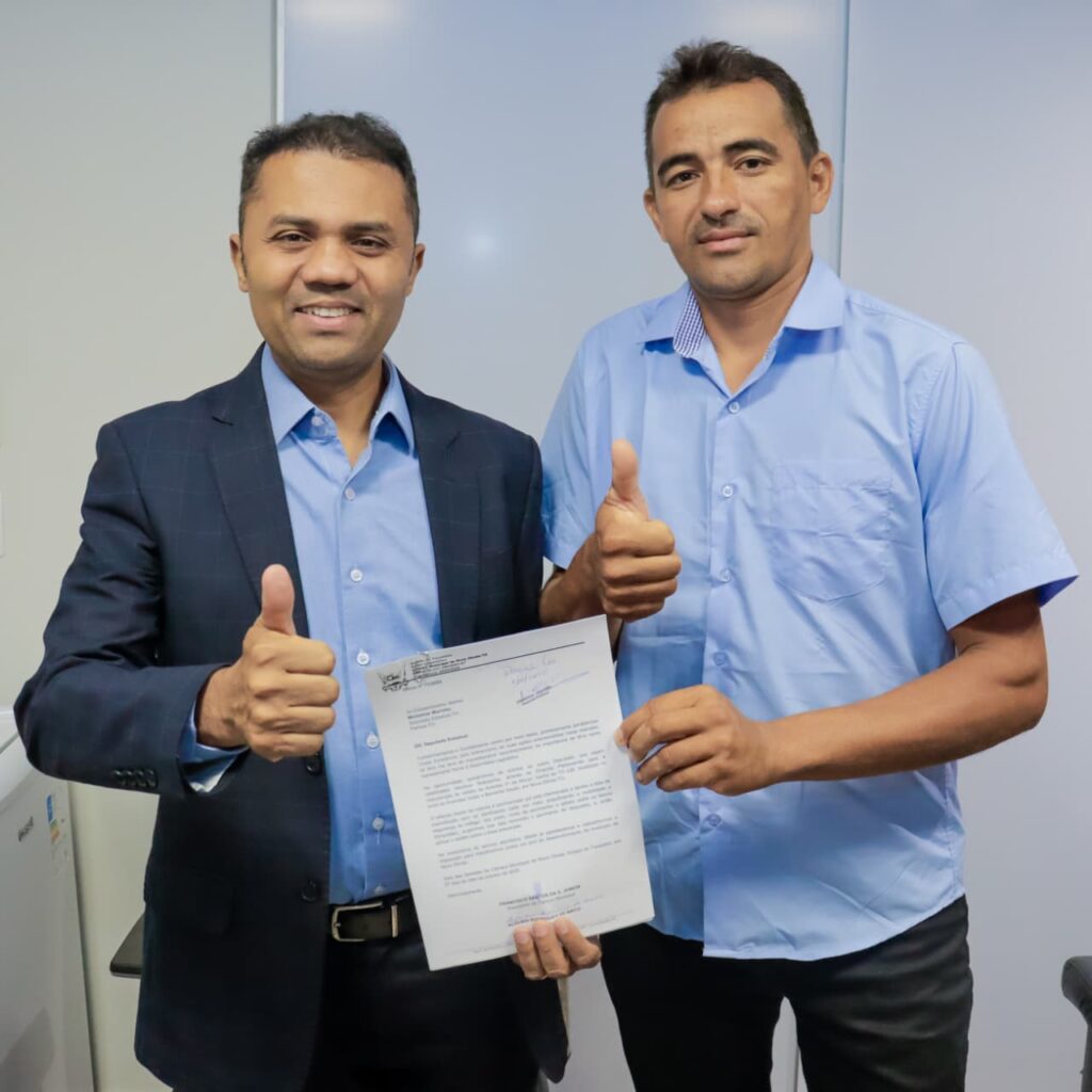 Deputado Moisemar Marinho recebe vereador Demir da Agrovila de Nova Olinda deputado-moisemar-marinho-recebe-vereador-demir-da-agrovila-de-nova-olinda