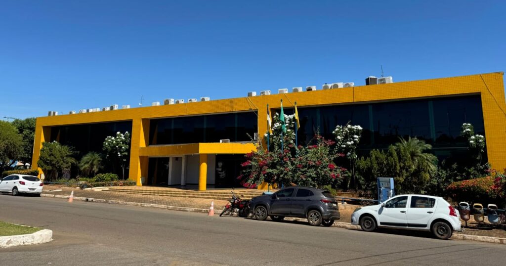 Crise também chega em Porto: Ronivon ajusta máquina, faz exonerações e prepara fusão de pastas crise-tambem-chega-em-porto:-ronivon-ajusta-maquina,-faz-exoneracoes-e-prepara-fusao-de-pastas