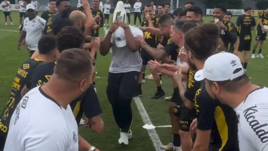 Segurança do Santos acerta bolada em filha de Neymar e elenco ‘se vinga’ seguranca-do-santos-acerta-bolada-em-filha-de-neymar-e-elenco-‘se-vinga’