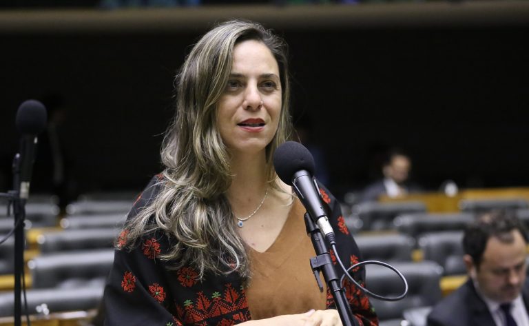 Comissão aprova projeto que facilita acesso de beneficiários do Bolsa Família a livros comissao-aprova-projeto-que-facilita-acesso-de-beneficiarios-do-bolsa-familia-a-livros