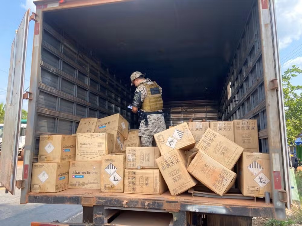 Três homens são presos com carga furtada de defensivos agrícolas avaliada em R$ 400 mil tres-homens-sao-presos com-carga-furtada-de-defensivos-agricolas-avaliada-em-r$-400-mil