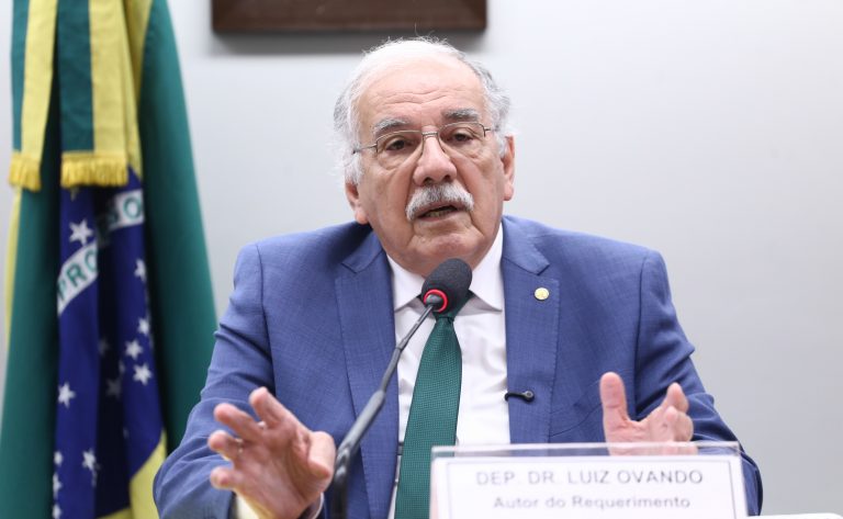 Comissão aprova projeto para permitir vacinação sem documentos de identificação comissao-aprova-projeto-para-permitir-vacinacao-sem-documentos-de-identificacao