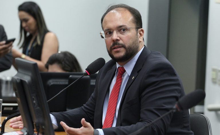 Comissão aprova abatimento no Fies para graduado em direito que atuar na defensoria pública comissao-aprova-abatimento-no-fies-para-graduado-em-direito-que-atuar-na-defensoria-publica