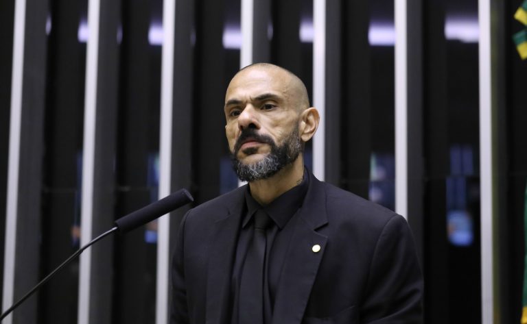 Projeto prevê uso de câmera corporal em vez de tornozeleira para monitorar condenados projeto-preve-uso-de-camera-corporal-em-vez-de-tornozeleira-para-monitorar-condenados