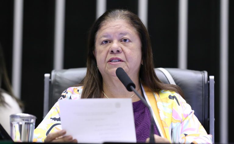 Projeto amplia licença-paternidade para um mês se empresa aderir a Programa Empresa Cidadã projeto-amplia-licenca-paternidade-para-um-mes-se-empresa-aderir-a-programa-empresa-cidada