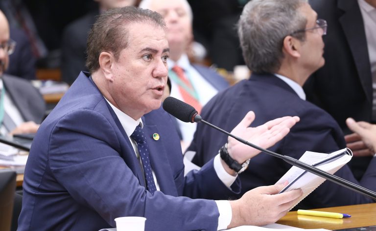 Projeto prevê desconto no salário de saldo negativo em banco de horas projeto-preve-desconto-no-salario-de-saldo-negativo-em-banco-de-horas