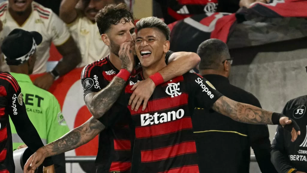 Flamengo desafoga no fim, vence Racing e sai na frente por vaga na final flamengo-desafoga-no-fim,-vence-racing-e-sai-na-frente-por-vaga-na-final
