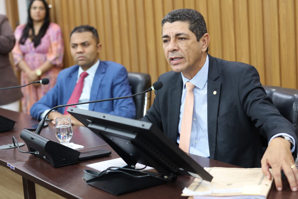 Valdemar Júnior comemora aprovação do PCCR da Educação na CCJ valdemar-junior-comemora-aprovacao-do-pccr-da-educacao-na-ccj