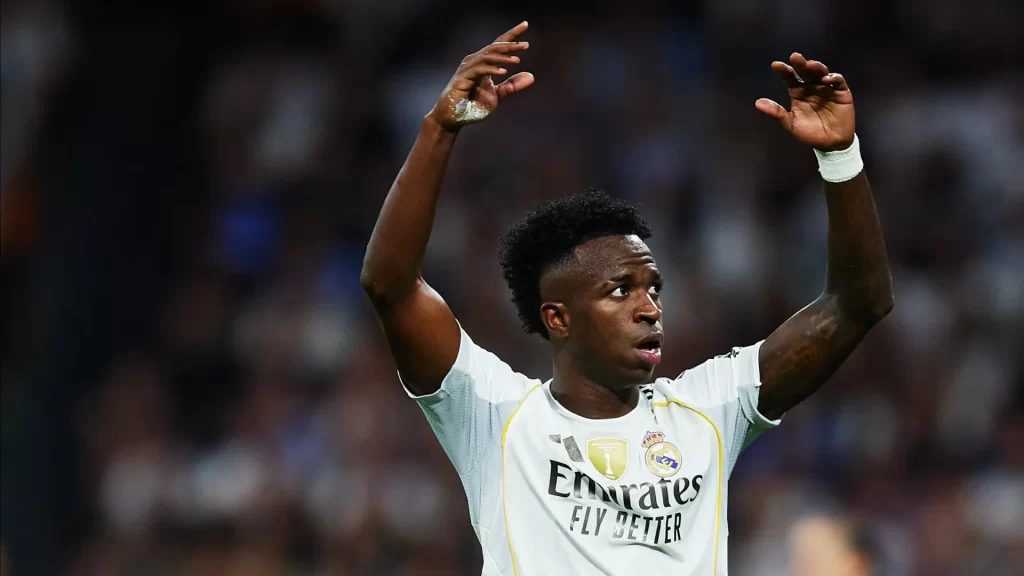 vini-jr.-ajuda-a-furar-retranca,-e-real-vence-a-juventus-na-champions