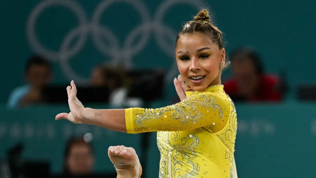 Flávia Saraiva vai bem na trave, mas termina em 4º no Mundial de Ginástica flavia-saraiva-vai-bem-na-trave,-mas-termina-em-4o-no-mundial-de-ginastica