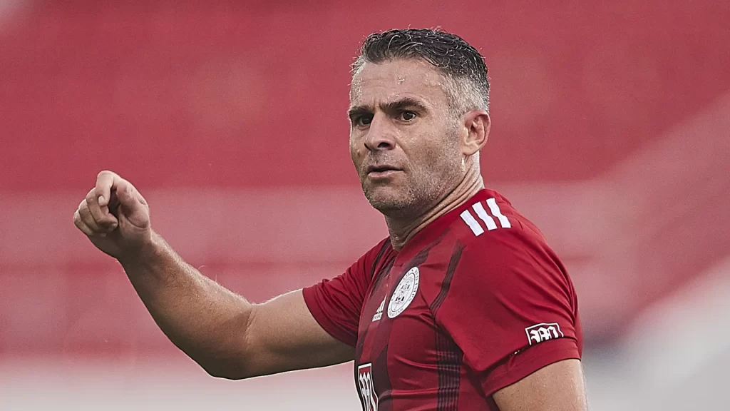 “Loucura”! Time com policial e guarda prisional faz história na UEFA “loucura”!-time-com-policial-e-guarda-prisional-faz-historia-na-uefa
