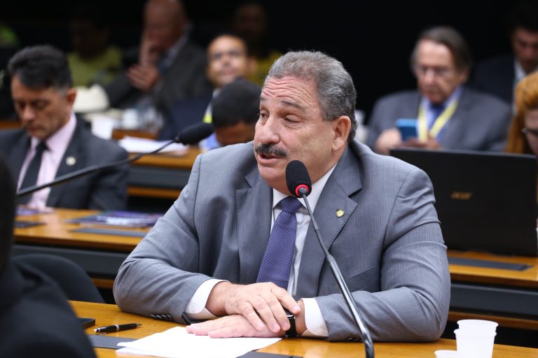 Comissão aprova projeto que pretende tornar a internet mais segura e acessível para idosos comissao-aprova-projeto-que-pretende-tornar-a-internet-mais-segura-e-acessivel-para-idosos