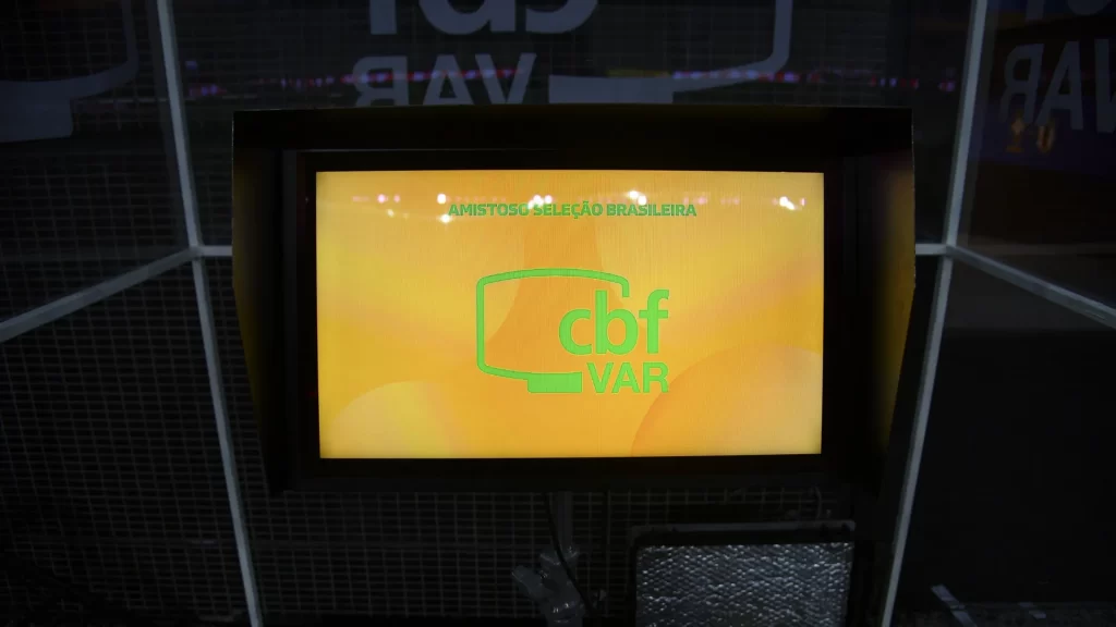 ‘Chuta a bola e não tem tempo de tirar o pé’, diz áudio do VAR sobre Gómez ‘chuta-a-bola-e-nao-tem-tempo-de-tirar-o-pe’,-diz-audio-do-var-sobre-gomez