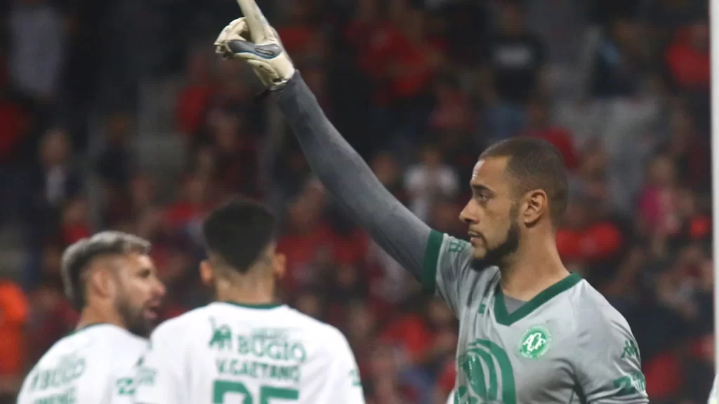 Chapecoense mira G-4 da Série B e Athletico-PR tenta esquentar briga por acesso chapecoense-mira-g-4-da-serie-b-e-athletico-pr-tenta-esquentar-briga-por-acesso