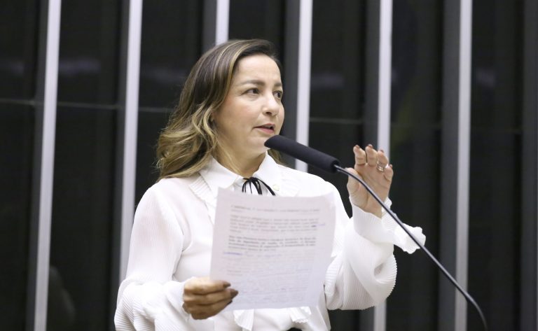 Câmara aprova projeto que prevê licença menstrual de até dois dias camara-aprova-projeto-que-preve-licenca-menstrual-de-ate-dois-dias