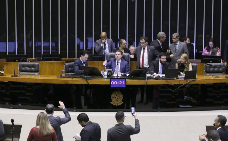 Câmara aprova urgência para seis propostas; acompanhe camara-aprova-urgencia-para-seis-propostas;-acompanhe