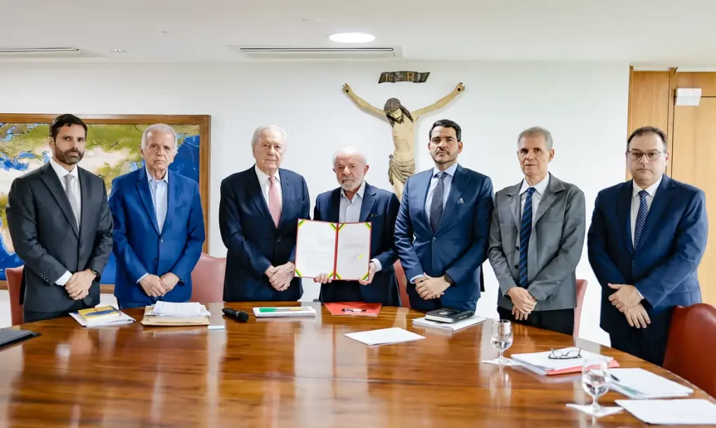 Lula assina Projeto de Lei Antifacção e envia ao Congresso lula-assina-projeto-de-lei-antifaccao-e-envia-ao-congresso
