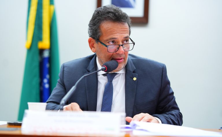 Comissão aprova projeto que permite a ex-cônjuges manter plano de saúde após separação comissao-aprova-projeto-que-permite-a-ex-conjuges-manter-plano-de-saude-apos-separacao