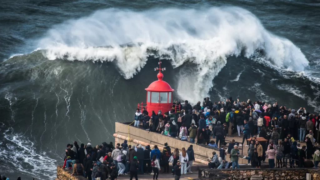 Janela está aberta para etapa de ondas gigantes em Nazaré janela-esta-aberta-para-etapa-de-ondas-gigantes-em-nazare