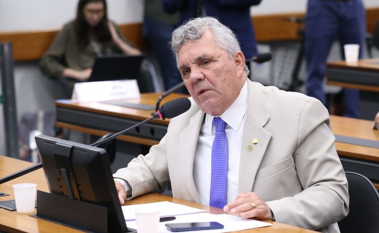 Comissão aprova projeto que obriga operadoras a fornecer dados sobre celulares roubados comissao-aprova-projeto-que-obriga-operadoras-a-fornecer-dados-sobre-celulares-roubados