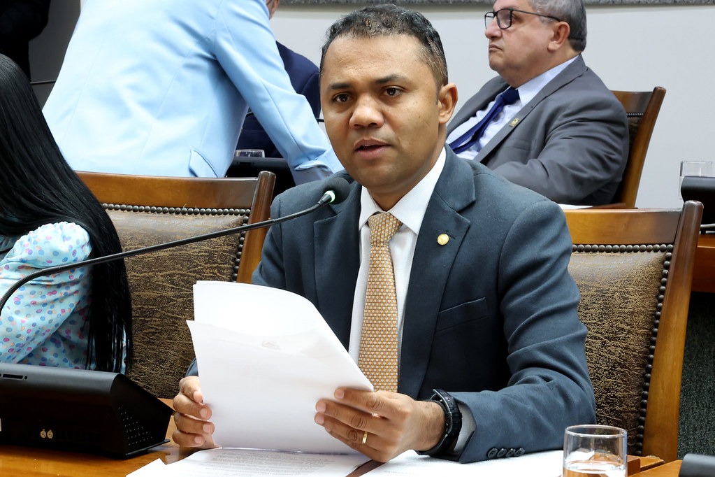 Deputado Moisemar Marinho solicita campanhas educativas sobre animais soltos nas rodovias deputado-moisemar-marinho-solicita-campanhas-educativas-sobre-animais-soltos-nas-rodovias