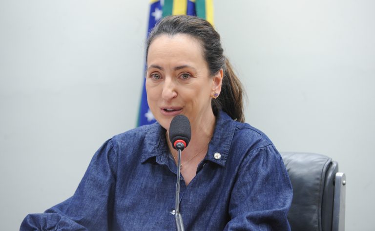 Comissão aprova prazos para ampliar o teste do pezinho até 2027 comissao-aprova-prazos-para-ampliar-o-teste-do-pezinho-ate-2027