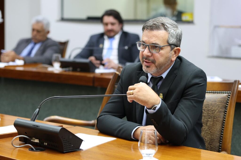 Deputado Wiston Gomes comemora 19 emendas aprovadas na LDO deputado-wiston-gomes-comemora-19-emendas-aprovadas-na-ldo