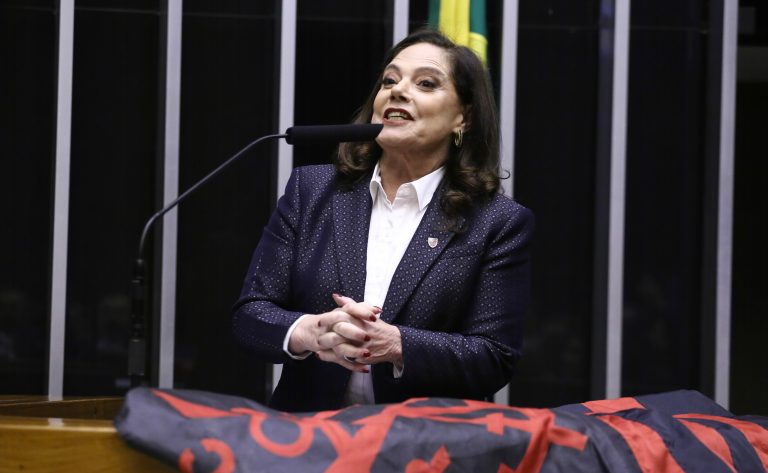 Lei cria Dia Nacional das Meninas e muda data do Dia Nacional da Mulher lei-cria-dia-nacional-das-meninas-e-muda-data-do-dia-nacional-da-mulher