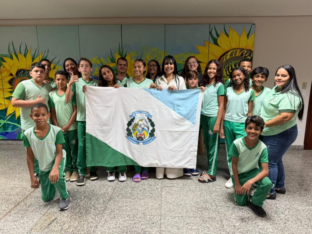 Professora Janad Valcari recebe estudantes de Oliveira de Fátima em visita na Assembleia professora-janad-valcari-recebe-estudantes-de-oliveira-de-fatima-em-visita-na-assembleia