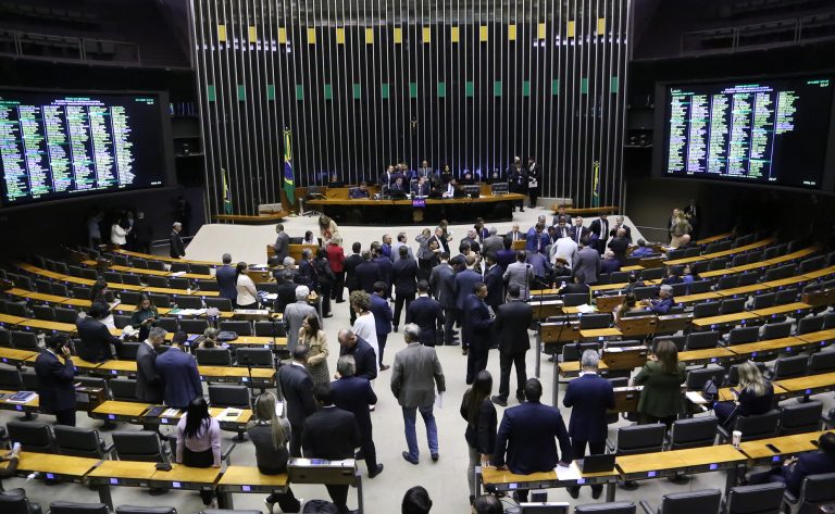 Prisão de Bolsonaro repercute nos discursos de deputados no Plenário da Câmara prisao-de-bolsonaro-repercute-nos-discursos-de-deputados-no-plenario-da-camara