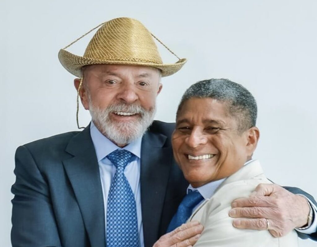 do-jalapao-para-o-palacio-do-planalto:-prefeito-entrega-ao-presidente-lula-artesanato-quilombola 