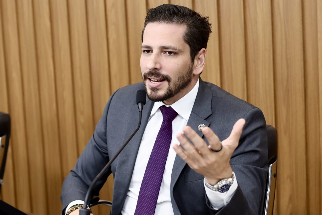 LOA 2026: Olyntho assume relatoria com foco em transparência e diálogo loa-2026:-olyntho-assume-relatoria-com-foco-em-transparencia-e-dialogo