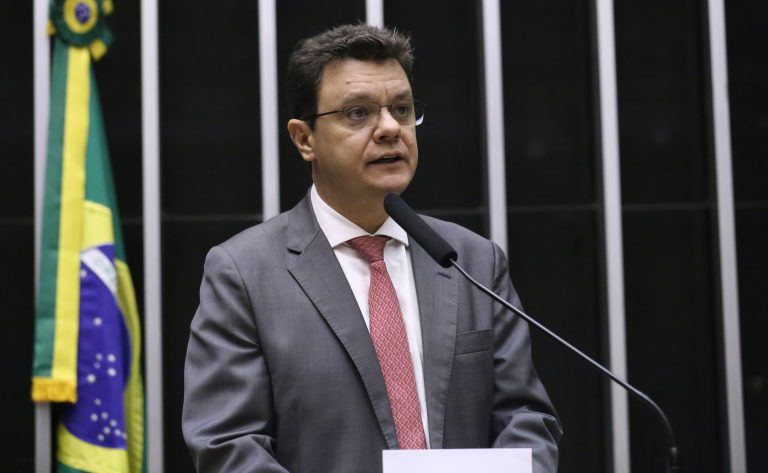 Câmara aprova projeto que aumenta remuneração dos servidores do TCU camara-aprova-projeto-que-aumenta-remuneracao-dos-servidores-do-tcu