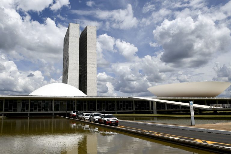 Parlamentares derrubam vetos a projeto que trata da remuneração dos servidores do Senado parlamentares-derrubam-vetos-a-projeto-que-trata-da-remuneracao-dos-servidores-do-senado