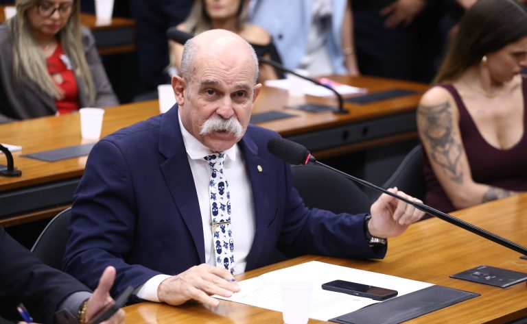 Comissão aprova penas mais duras para tráfico de drogas com uso de aeronaves comissao-aprova-penas-mais-duras-para-trafico-de-drogas-com-uso-de-aeronaves