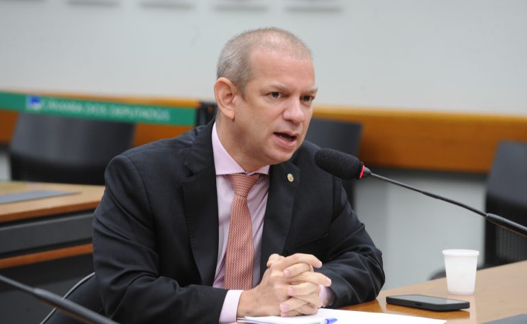 Comissão aprova uso obrigatório de fonte tamanho 14 em comunicações para idosos comissao-aprova-uso-obrigatorio-de-fonte-tamanho-14-em-comunicacoes-para-idosos