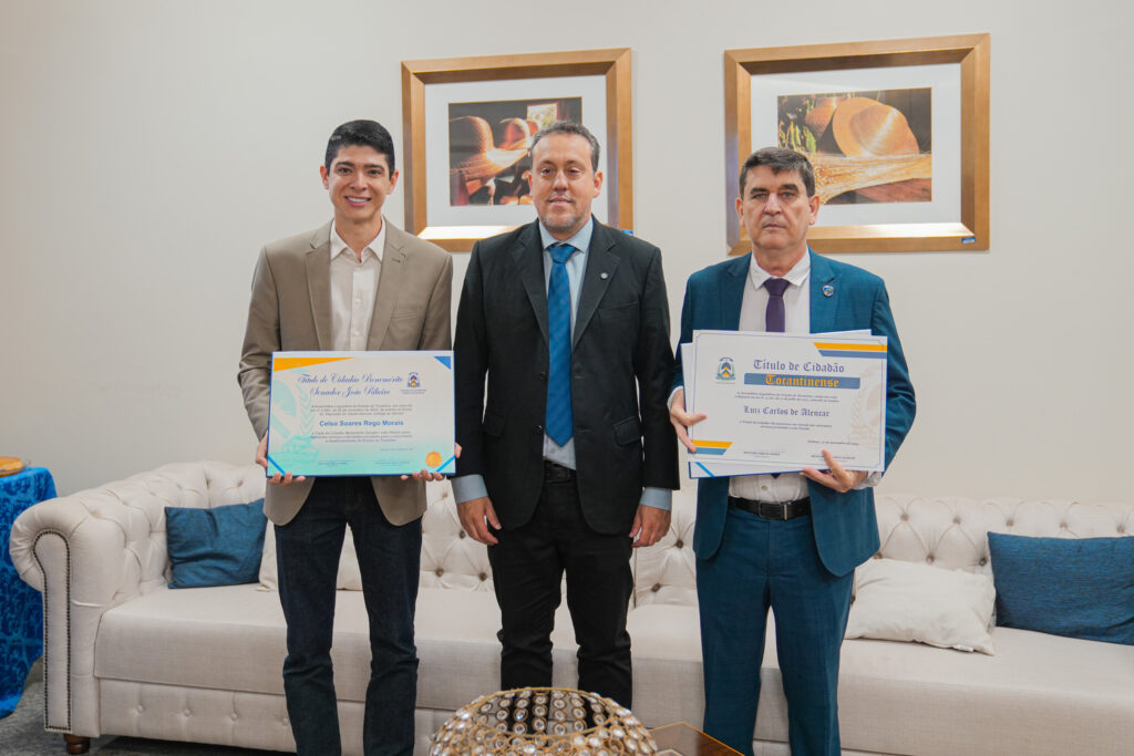 Deputado Dr. Danilo Alencar entrega títulos a seus homenageados em sessão solene da Aleto deputado-dr.-danilo-alencar-entrega-titulos-a-seus-homenageados-em-sessao-solene-da-aleto