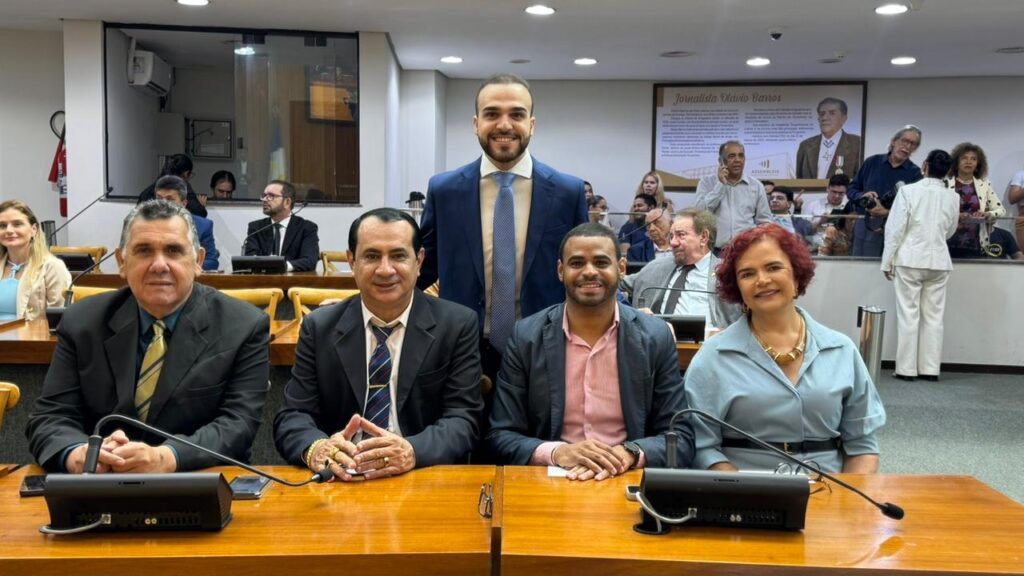 Professora Janad Valcari homenageia personalidades com título de Cidadão Tocantinense professora-janad-valcari-homenageia-personalidades-com-titulo-de-cidadao-tocantinense