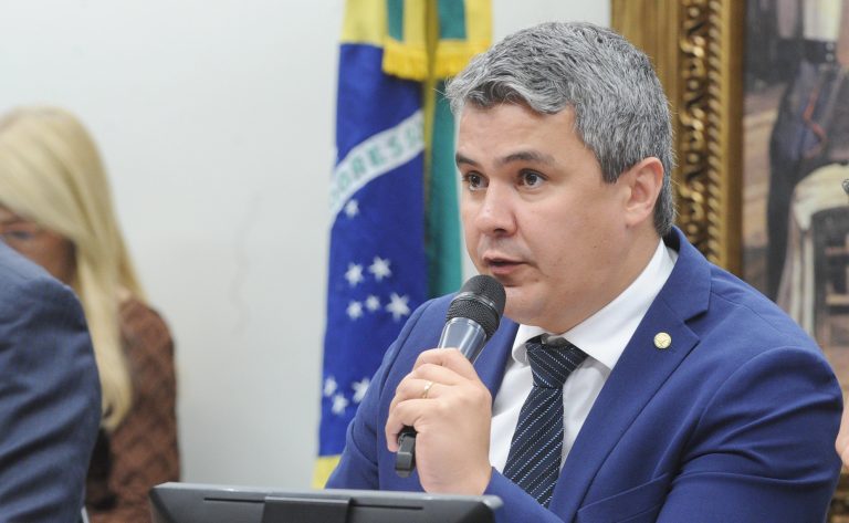 Comissão aprova projeto que estende para 60 dias a validade da CNH vencida comissao-aprova-projeto-que-estende-para-60-dias-a-validade-da-cnh-vencida