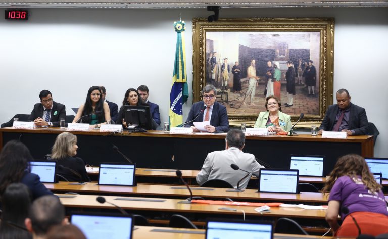 Relator promete para a próxima semana parecer sobre piso salarial de funcionários de escolas relator-promete-para-a-proxima-semana-parecer-sobre-piso-salarial-de-funcionarios-de-escolas