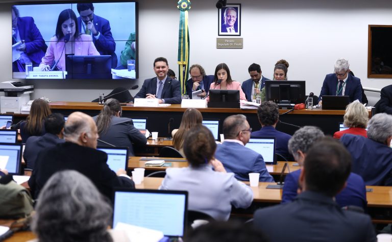 Comissão especial aprova o novo Plano Nacional de Educação, com diretrizes para dez anos comissao-especial-aprova-o-novo-plano-nacional-de-educacao,-com-diretrizes-para-dez-anos