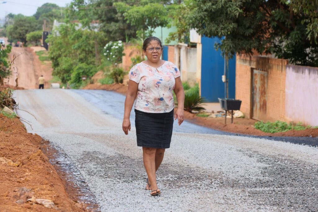 Moradores do Jardim Aureny III comemoram obras de pavimentação na região da Baixada moradores-do-jardim-aureny-iii-comemoram-obras-de-pavimentacao-na-regiao-da-baixada