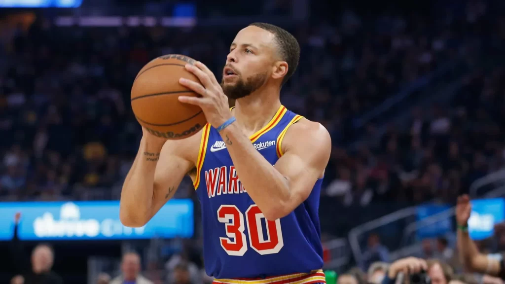Stephen Curry supera Michael Jordan em estatística de cestinhas veteranos stephen-curry-supera-michael-jordan-em-estatistica-de-cestinhas-veteranos