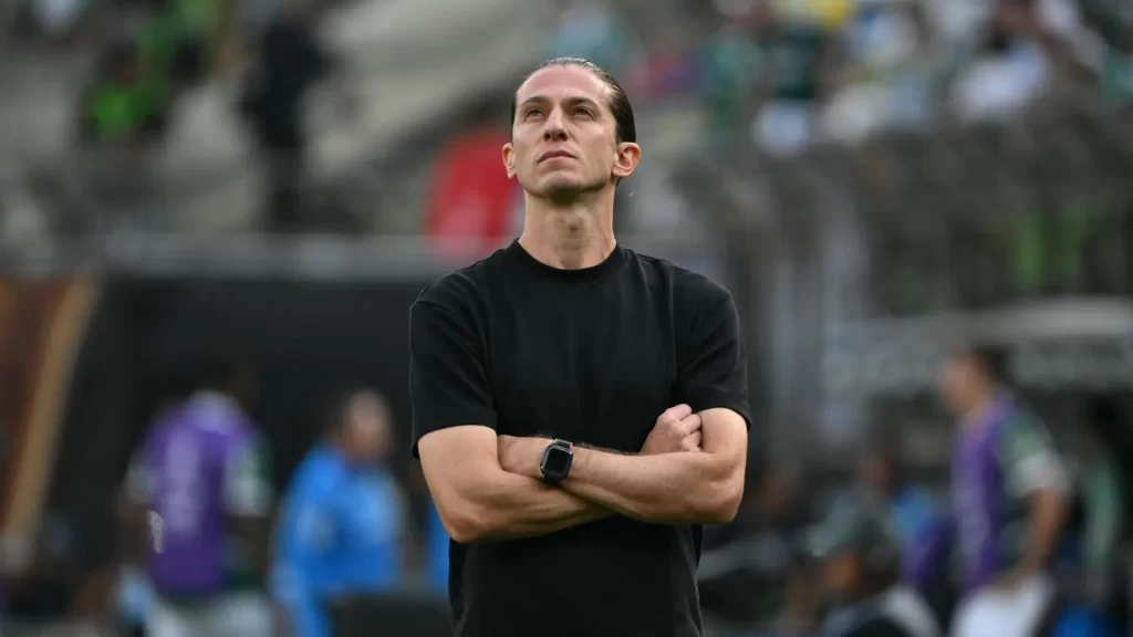 Filipe Luís tentou inspiração no PSG e viu que seria difícil imitar filipe-luis-tentou-inspiracao-no-psg-e-viu-que-seria-dificil-imitar