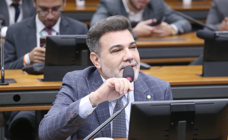 Comissão de Constituição e Justiça aprova aumento da pena pelo crime de ultraje a culto comissao-de-constituicao-e-justica-aprova-aumento-da-pena-pelo-crime-de-ultraje-a-culto
